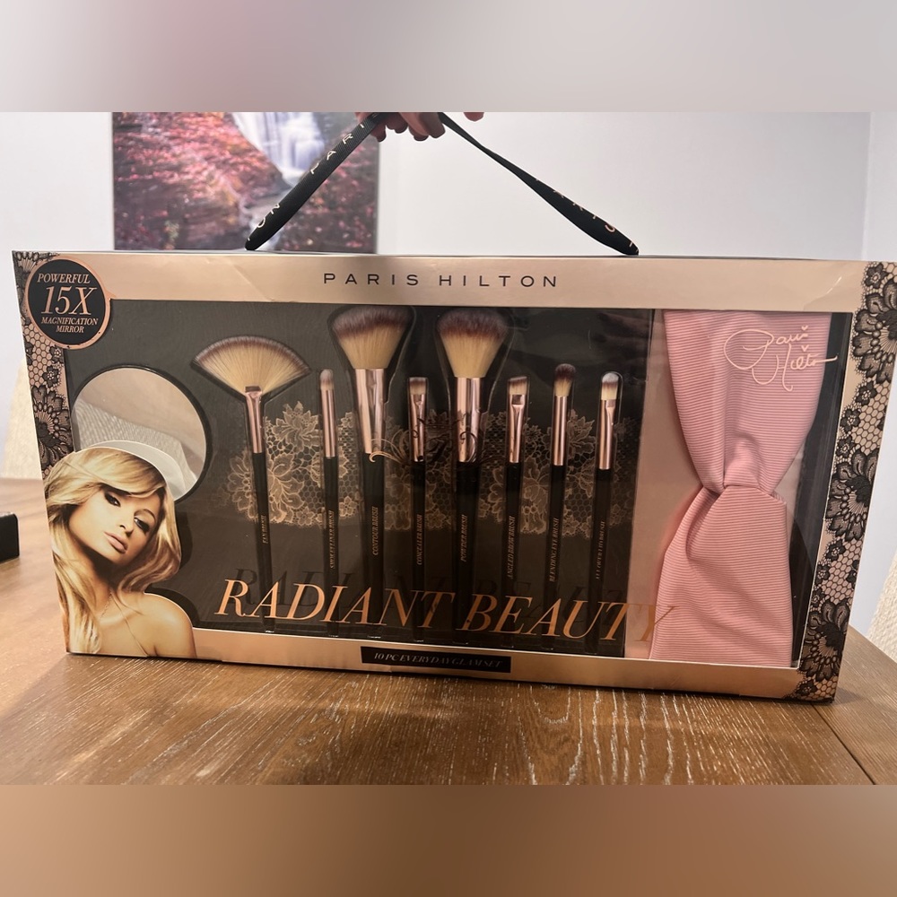 Paris Hilton 10 pcs Everyday Glam Set